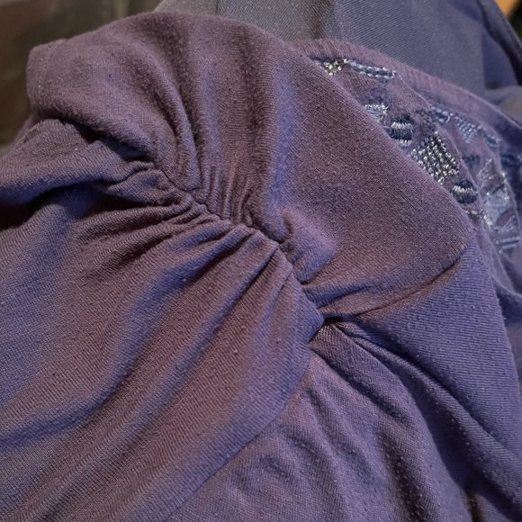 Embroidery Detailed Comfortable Top - Picture 7 of 7